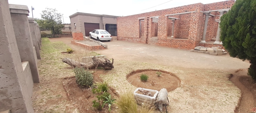 2 Bedroom Property for Sale in Botshabelo Free State